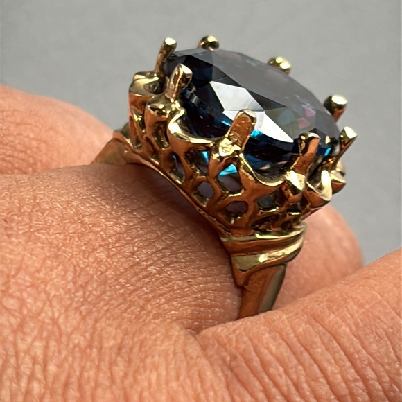 Vintage Style Fashion Ring - Picture 2 of 8